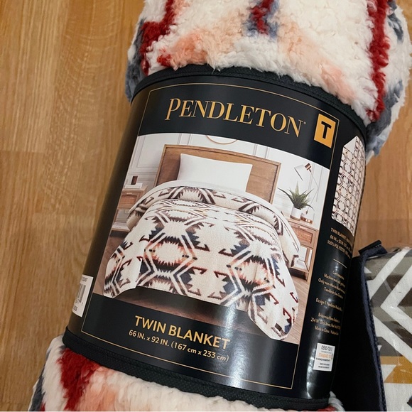 Pendleton Bedding Pendleton 3 Piece Flannel Set And Sherpa Blanket